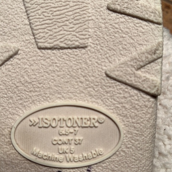 NWT Isotoner Camel Bootie Slippers - Picture 3 of 5